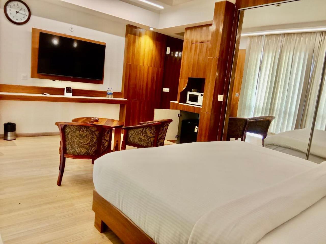 Hotel The Grace Residency, Lucknow Zewnętrze zdjęcie